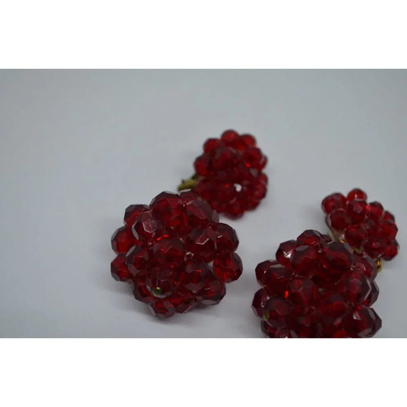 Christmas Bauble Clip on Earrings Red Balls Beaded Plastic Tacky Xmas Jewelry - Picture 5 of 7